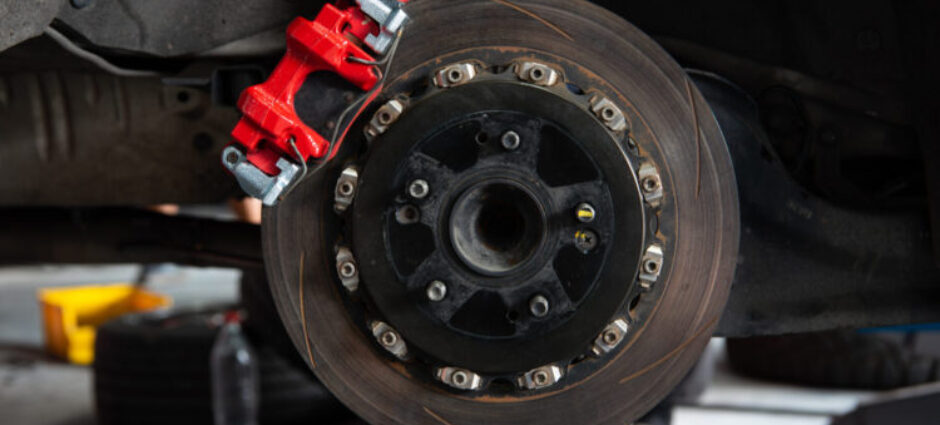 Faça a troca das pastilhas de freio