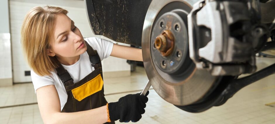 Freios Falhando? Descubra as Causas Mais Comuns