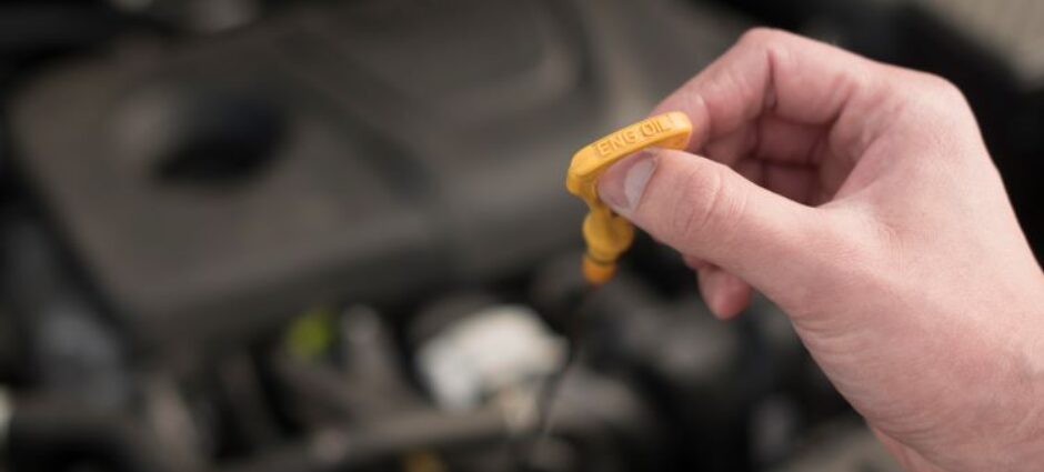 Como economizar na hora de fazer a troca de óleo do seu carro?