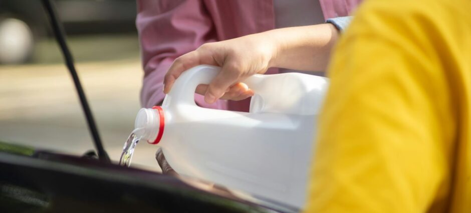 Por que não usar água da torneira no radiador do carro?
