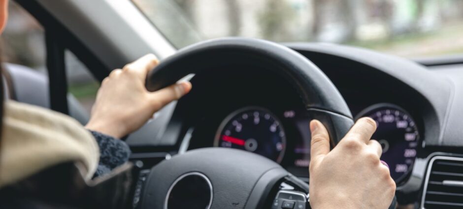 Direção defensiva: como praticar para uma condução segura?
