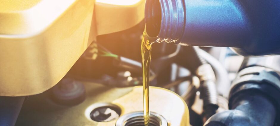 Como a troca de óleo garante o bom desempenho do seu carro?